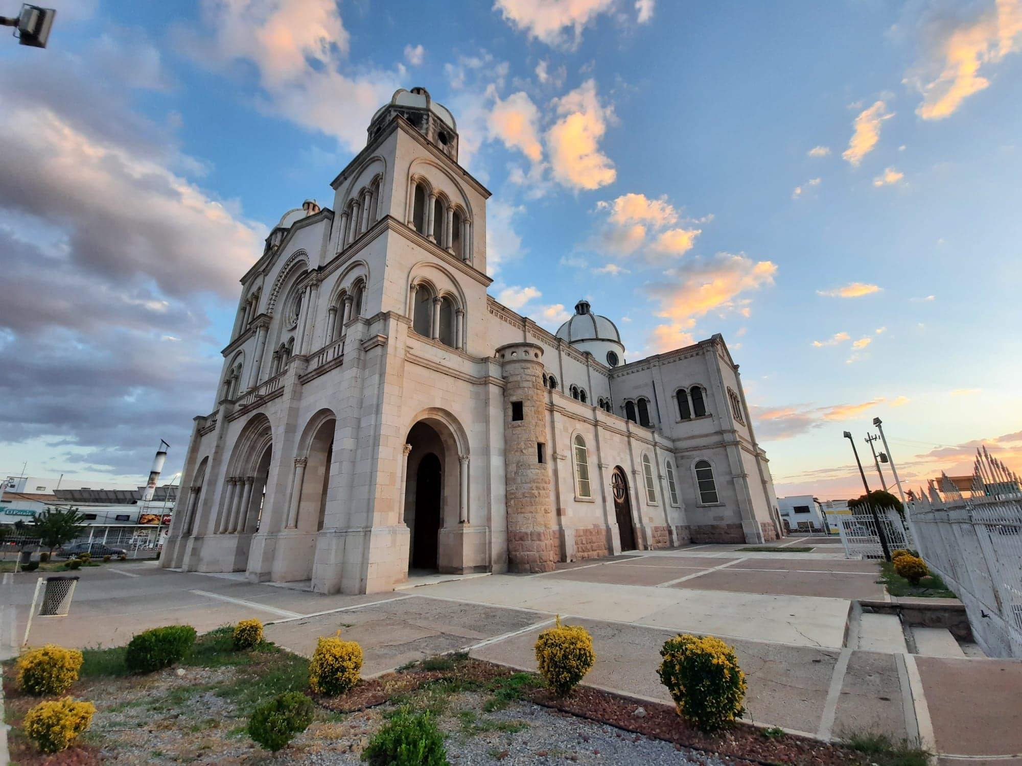 Iglesia en el poblado en Cuauhtémoc