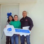 Esta familia compró su casa nueva en un residencial CTU con las mejores condiciones de crédito hipotecario gracias a nuestro equipo de expertos asesores inmobiliarios.